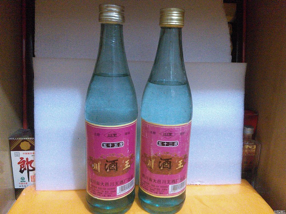 陈年老白酒