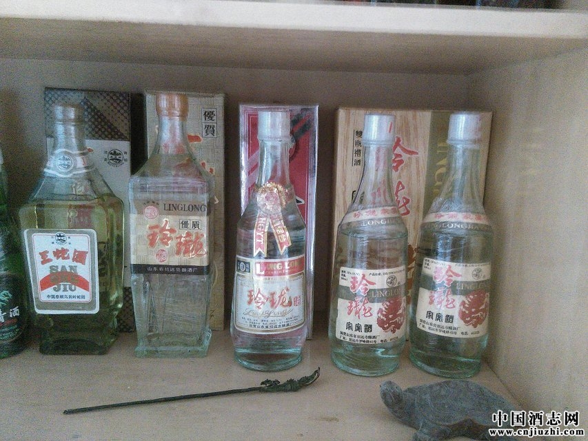 陈年老白酒