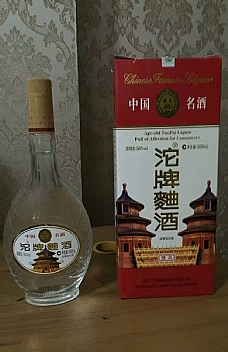 精品特级沱牌曲酒中国名酒，酒质超一流，酒花非常细腻持久