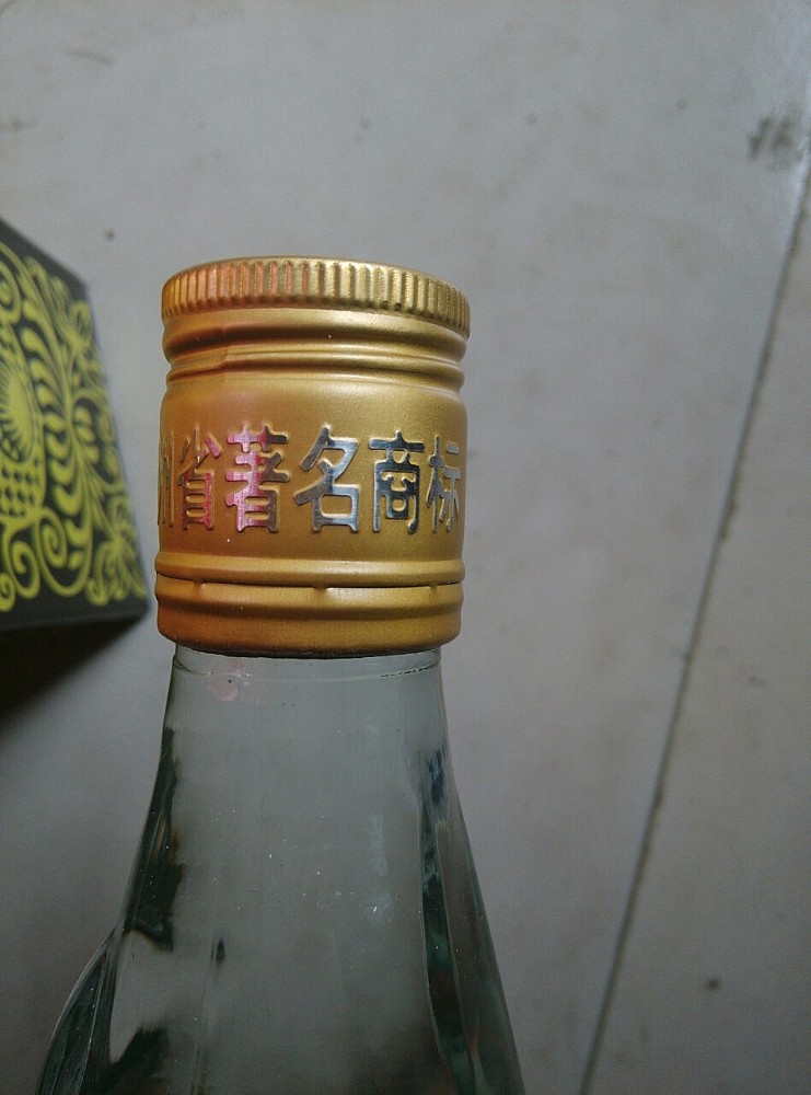 07年老基酒湄窖酒灌装，酒质柔醇适口优雅